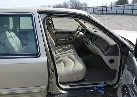 1997 Lincoln Town Car Signature из США, поврежденный, VIN 1LNLM82W9VY739692